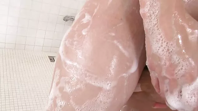 მედდა licking, იგი არის ავადმყოფი საშოში. მსუქანი დედა კრემიანი ნამცხვარი