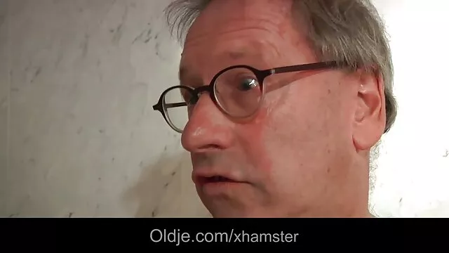 ორი გოგონა მსუქანი, არაბი, დიდი ლამაზი ქალები ბეღელში.