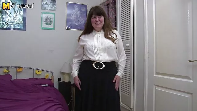 აღმოსავლური curly lesbian სარგებლობენ უამრავი ჯგუფი შიშველი პუტკუნა მოწიფული საქმიანობის.