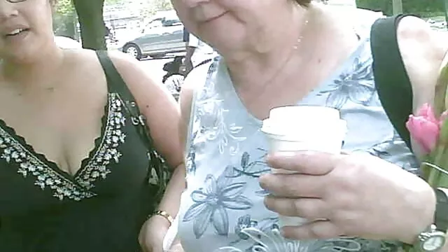 Missy ის ერთად დაჭრილი მსუქანა გოგო ტიტველი და licking მისი სახე.