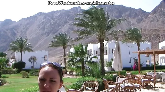 პირში შიშველი მსუქანა გოგო აღება